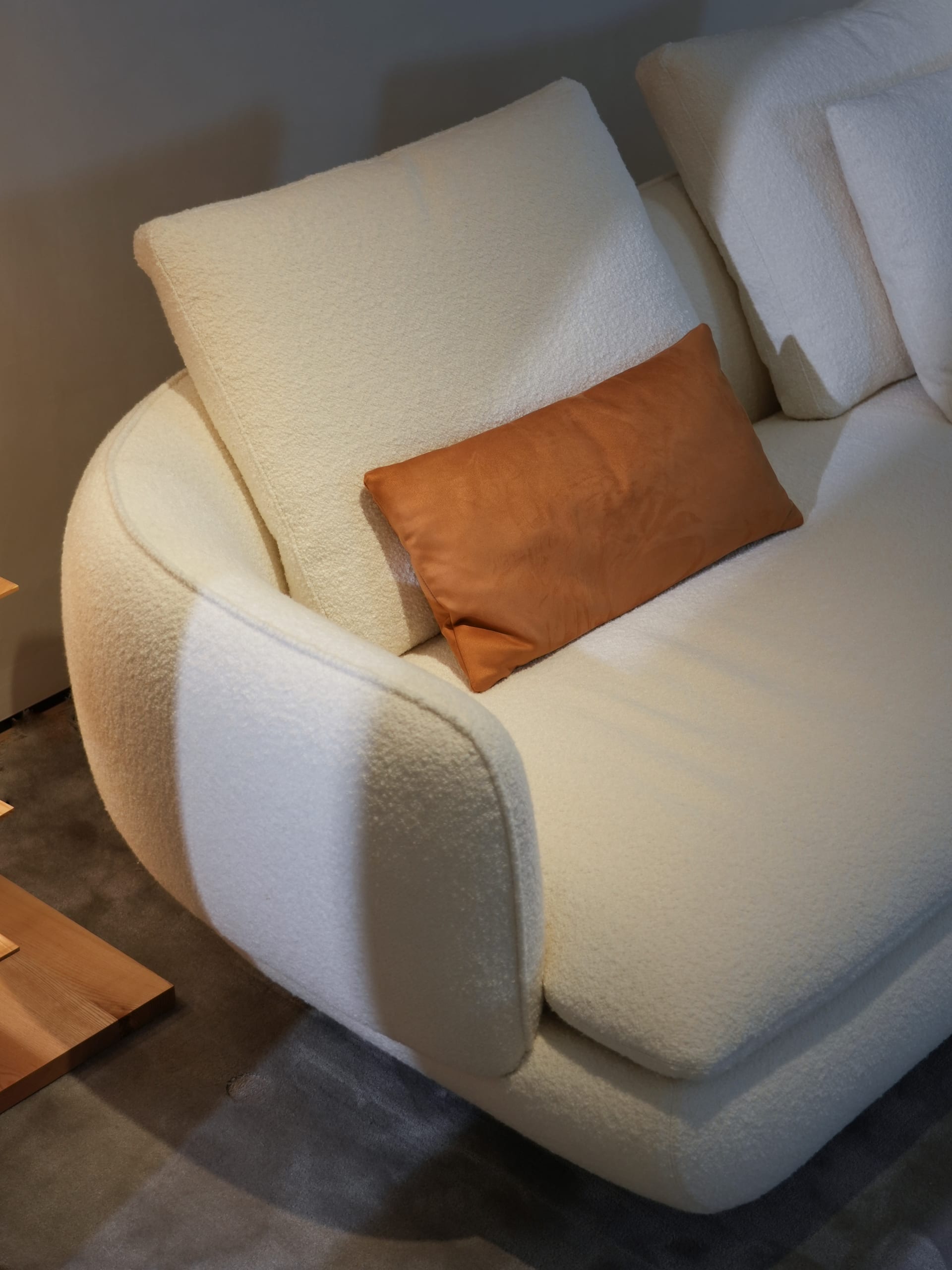 Vivian Sofa detail 5